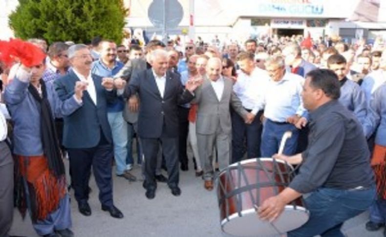 Necip Nasır’dan miting gibi seçim ofisi açılışı